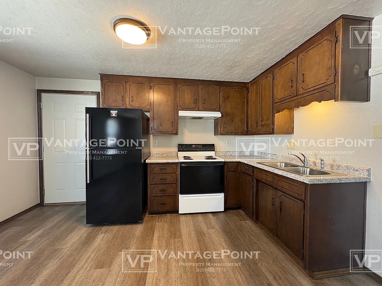 1635 Deckner Avenue - 4 — Photo 3