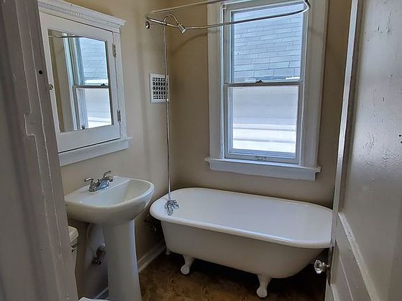 4th image of 2159-2161 N 39th St #3B-1BA-1115SQFT