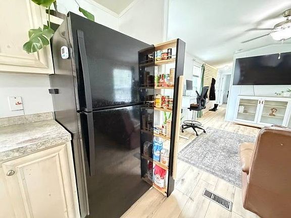 5th image of 20 Mountain View Cir