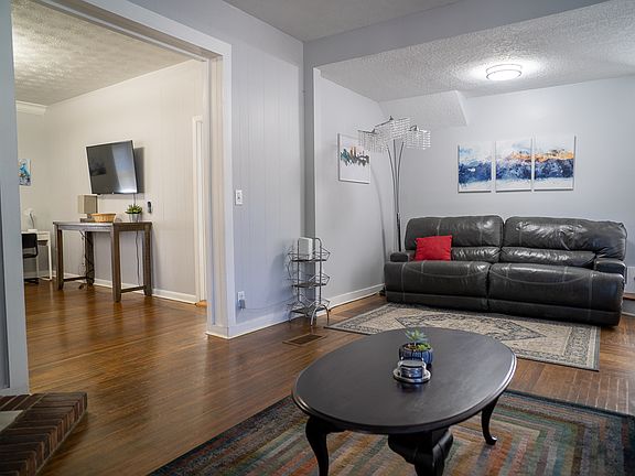 4th image of 328 W 11th St