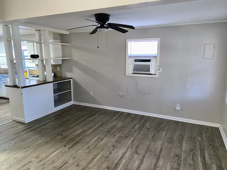 204 Allen St — Photo 3
