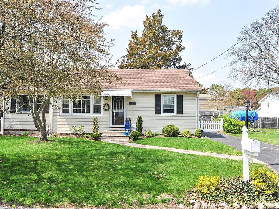 1st image of 30 Cedar Brook Dr