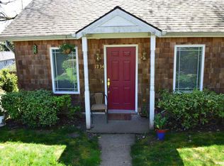 1734 SW Moss St, Portland, OR 97219