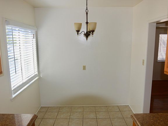 4th image of 634 E Magnolia Blvd #5