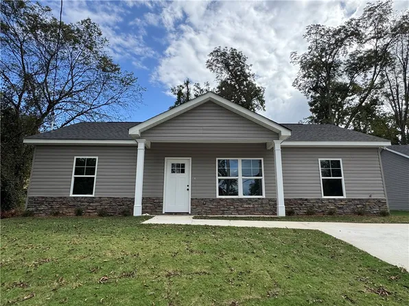 811 Cherry Dr, Lanett, AL 36863
