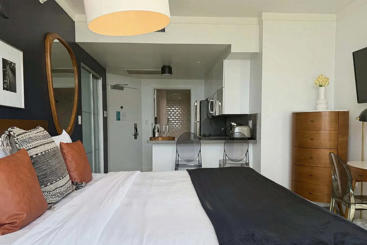 Studio, 1.0 bath, 365 sqft, $4,205 — Photo 3