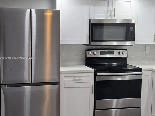 3711 Van Buren St APT 2, Hollywood, FL 33021