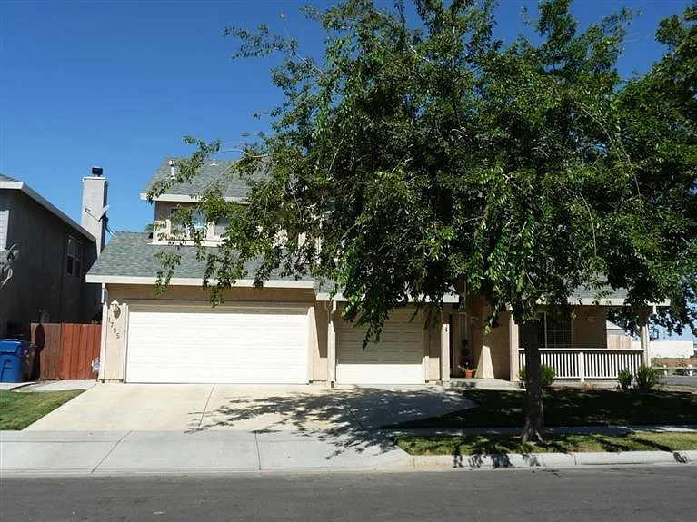 1705 Mills Dr photo 1