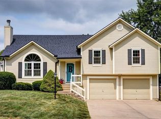 12421 S Parker Ter, Olathe, KS 66061