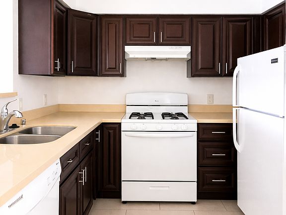 5th image of 2412 W Temple St #104