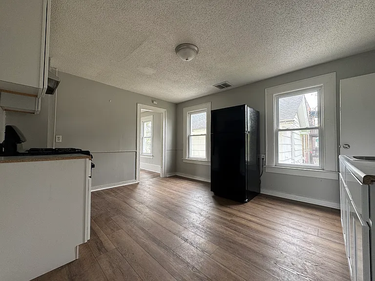 354 Blatchley Ave #B2 — Photo 8