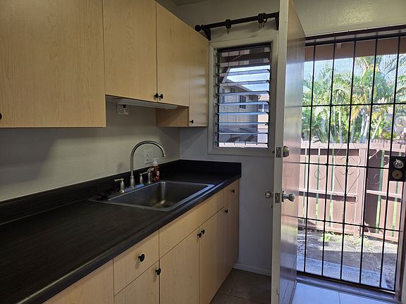 5th image of 98-924 Noelani St APT A