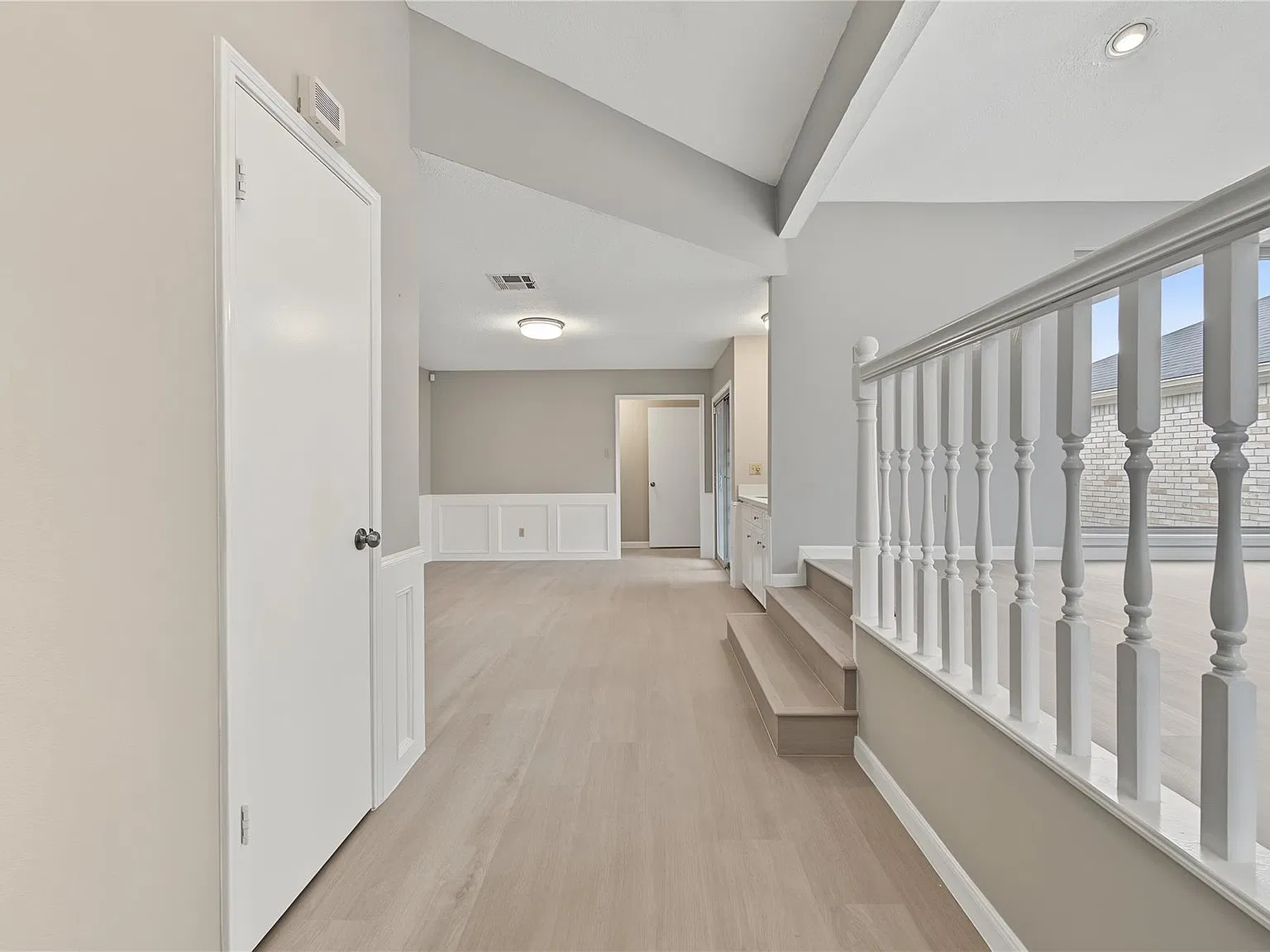 3 bed, 2.0 bath, 1873 sqft, $2,200 — Photo 4