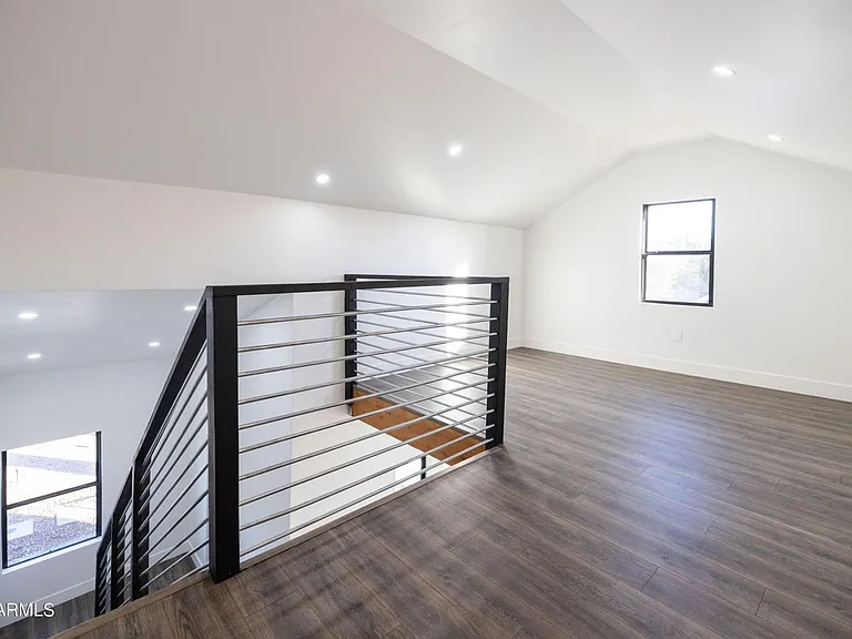 326 N 17th Dr — Photo 36