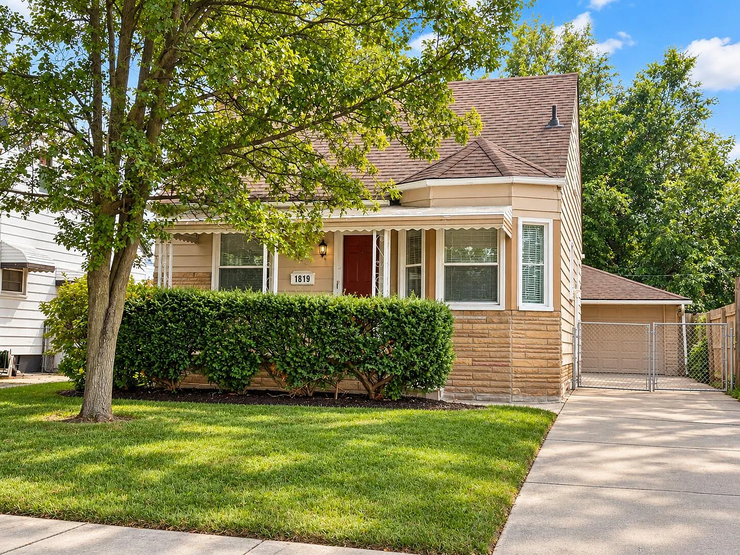 3 bed, 1.5 bath, 1161 sqft, $1,500 — Photo 1