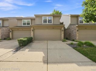43835 Coachmaker Dr, Sterling Heights, MI 48313
