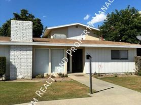 2308 17th St, Bakersfield, CA