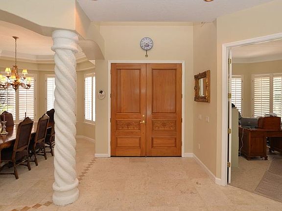 4th image of 305 Berwick Ct