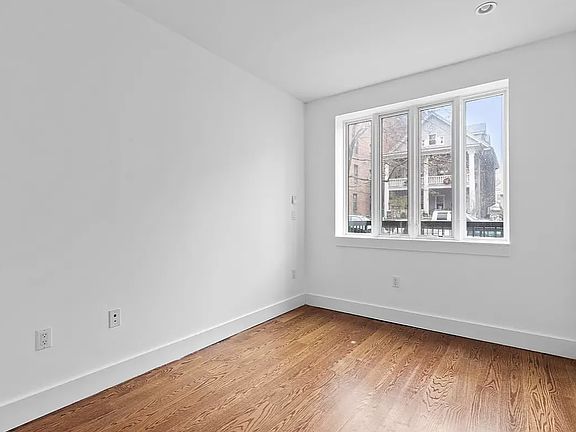 3rd image of 194 Hawthorne St #1B