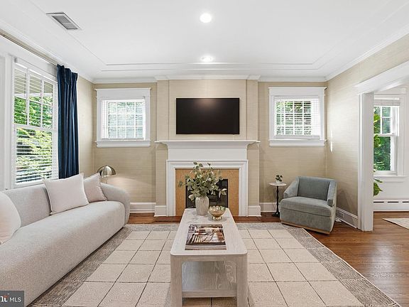 4th image of 3512 30th St NW