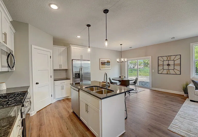 11458 W Laketowne Dr — Photo 2