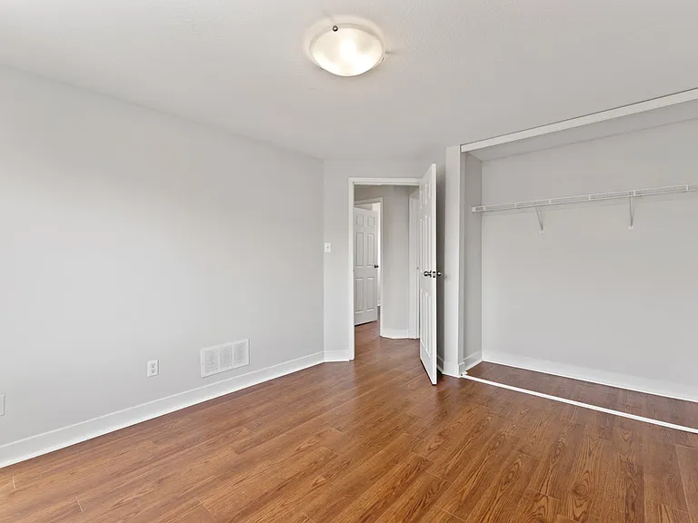 265 Lawrence Ave — Photo 10