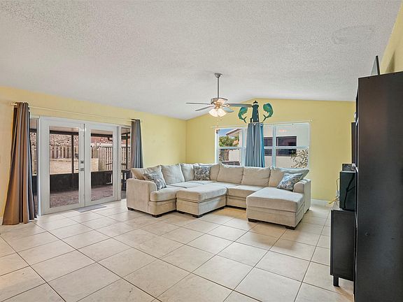 5th image of 2676 SW 10th Drive