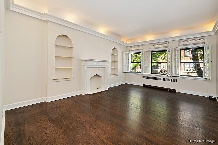 1st image of 2617 W Glenlake Ave #1D