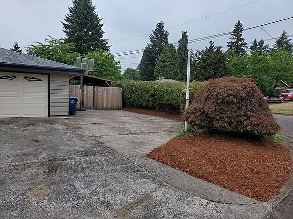 2nd image of 11121 SE 52nd Ct