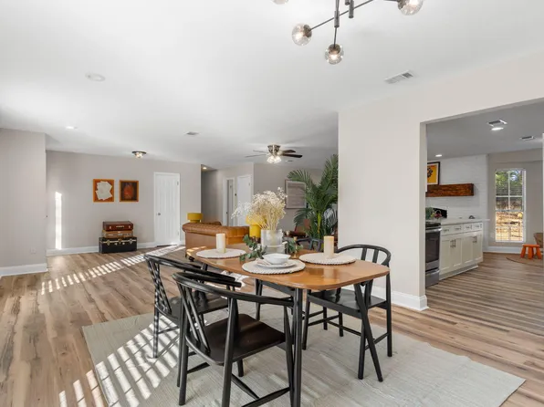 6059 Blueberry Ln, Crestview, FL 32536