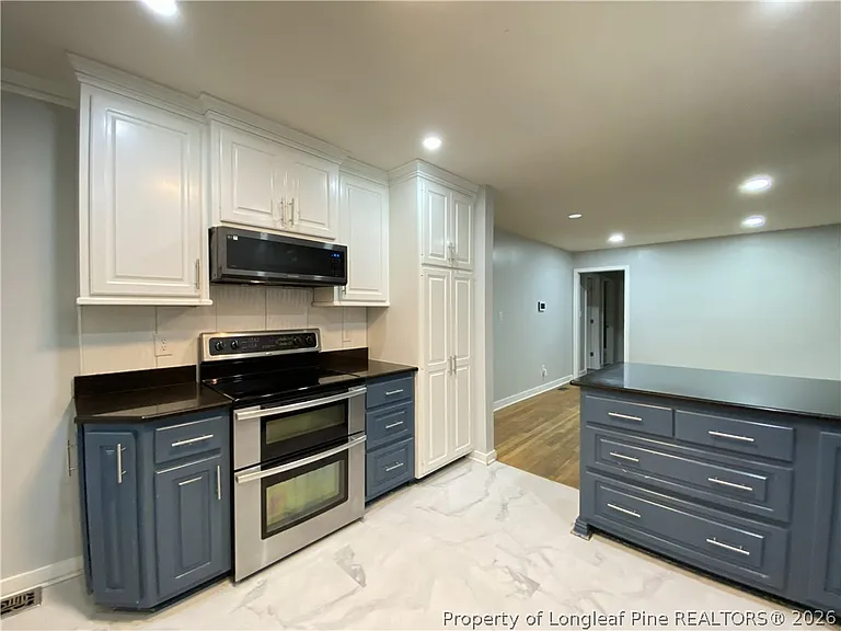290 Lemont Dr — Photo 6