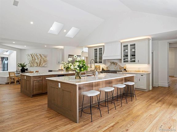 3rd image of 2035 E Alameda Avenue
