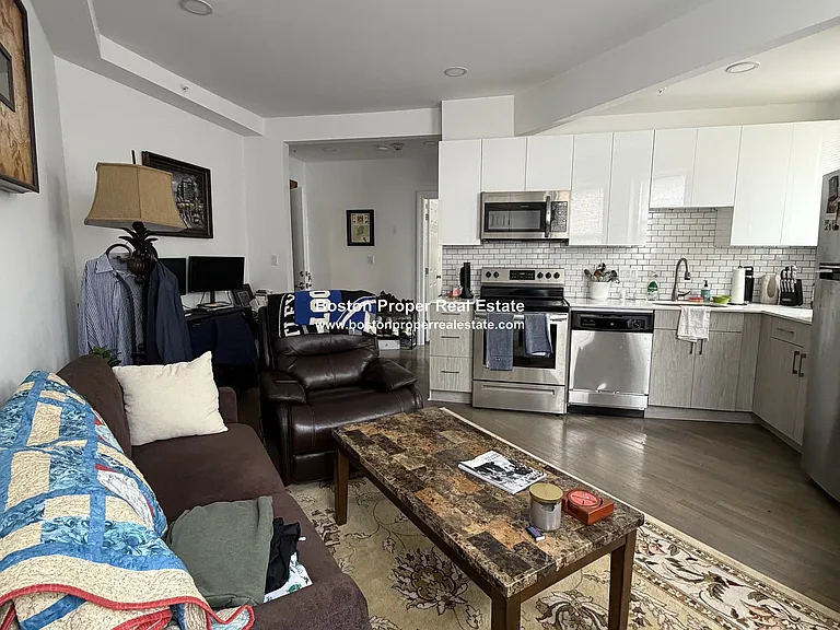 51 Queensberry St #3 — Photo 4