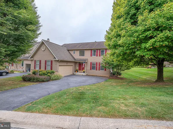 456 Crescent Dr, West Chester, PA 19382