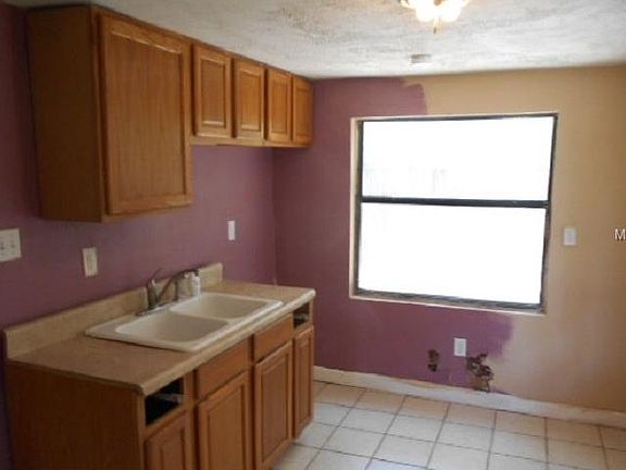 4th image of 15165 Waverly St