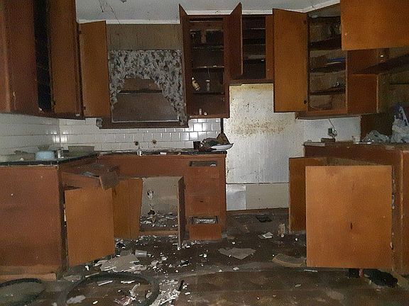 2nd image of 5021 Van Fleet St