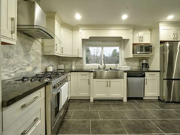 4th image of 18369 21a Ave