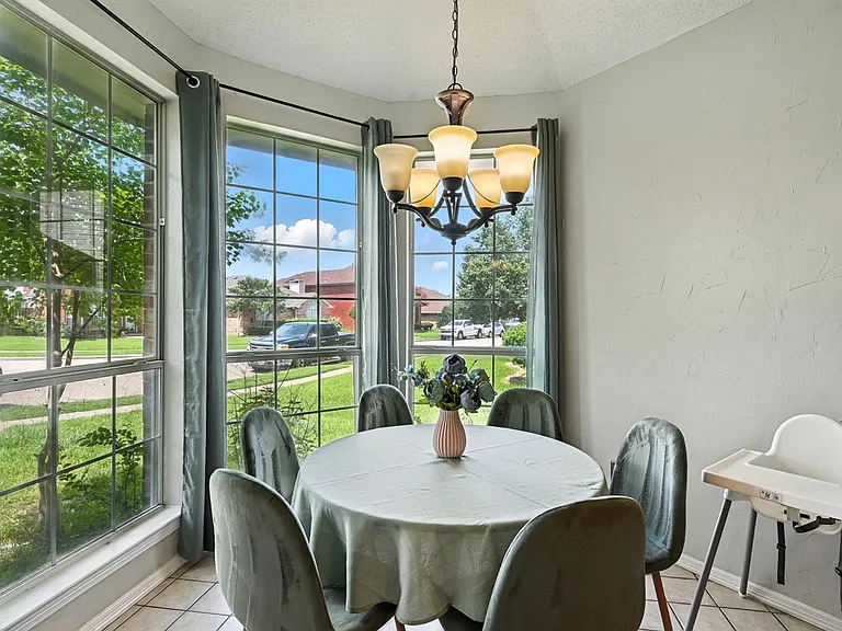 4168 Creekhollow Dr — Photo 2