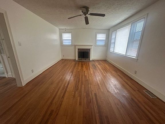 5th image of 204 Sunset Dr