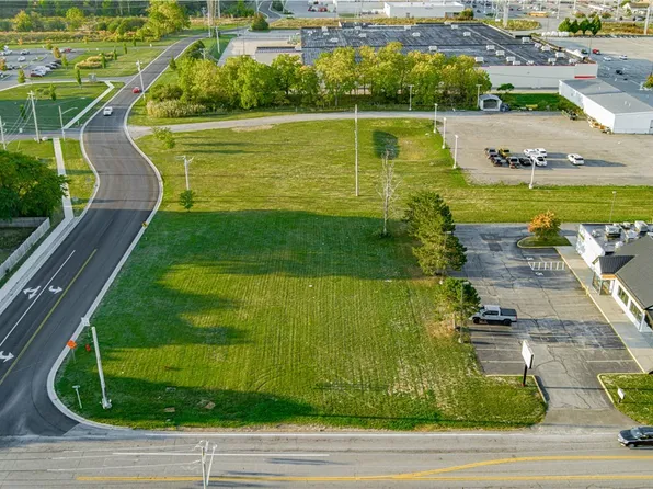 6230 Shimer Dr, Lockport, NY 14094