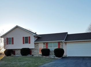 5122 S Brookstone Dr, Rochelle, IL 61068