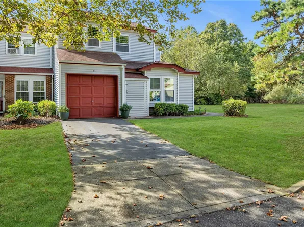 6 Potomac Court #6, Coram, NY 11727