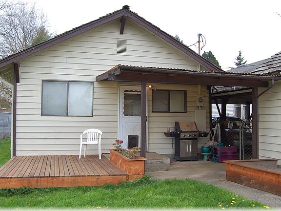 Covered back patio and deck.