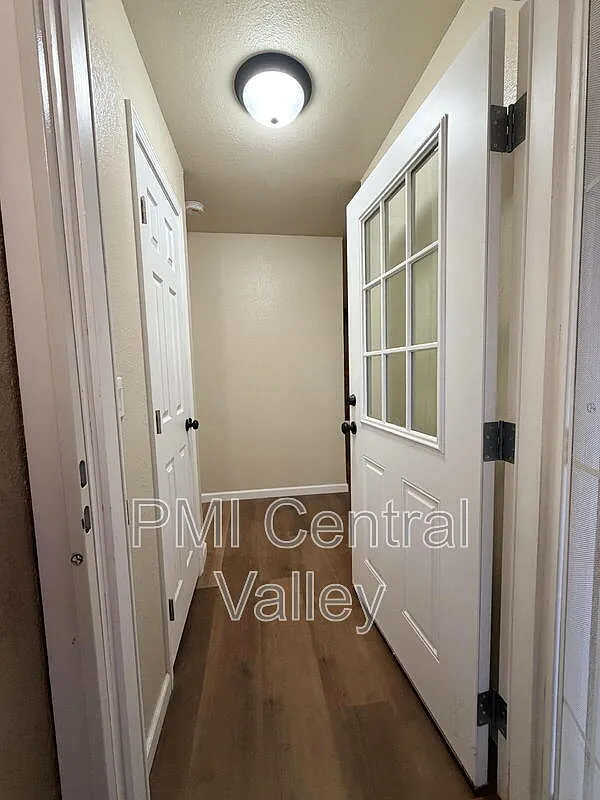 3 bed, 2.0 bath, 1136 sqft, $2,000 — Photo 3