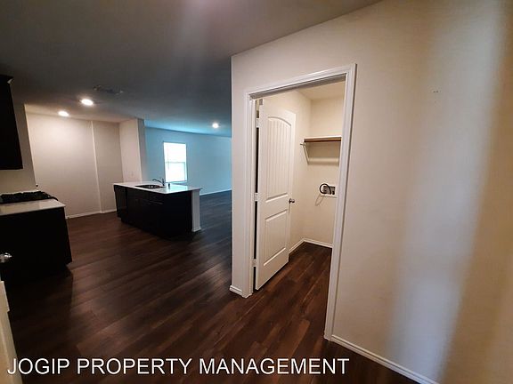 3rd image of 304 Westpark Dr