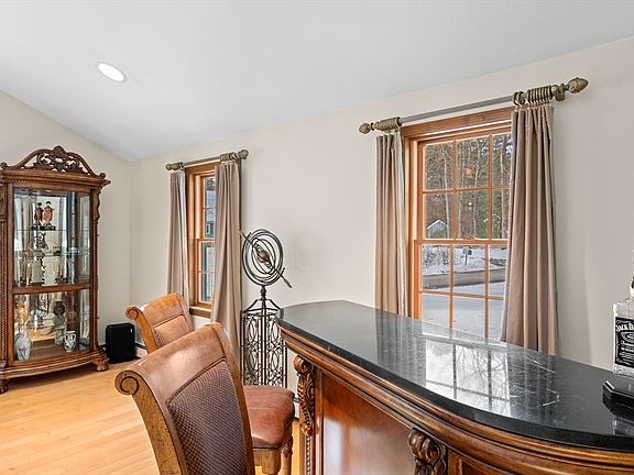 5th image of 34 Pleasant Dr