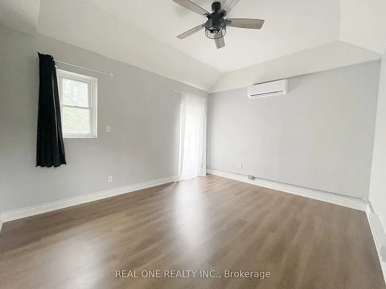 118 Queen St S #2 — Photo 3