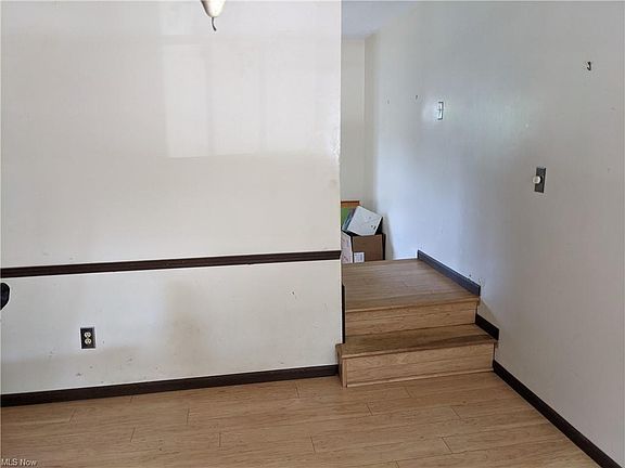 4th image of 6076 Applecrest Ct #6-C