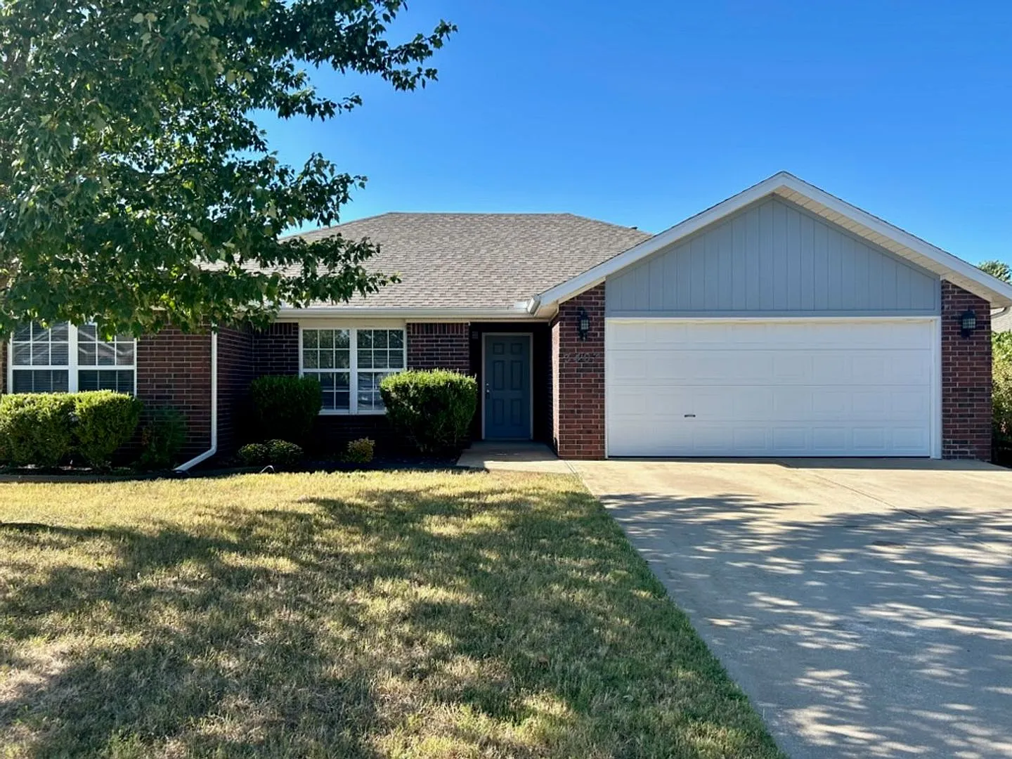 Beautifully refreshed 3 bed - 2 bath home in Bentonville — Photo 2