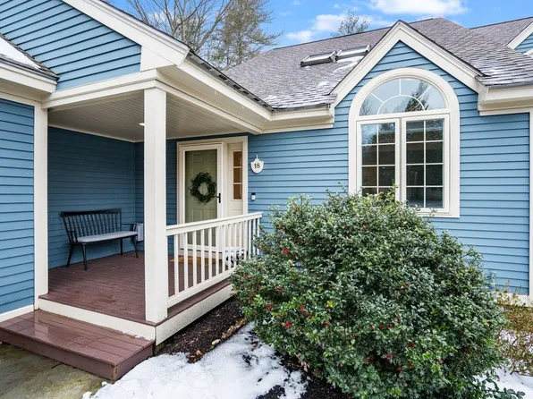 18 Peninsula Drive, Stratham, NH 03885